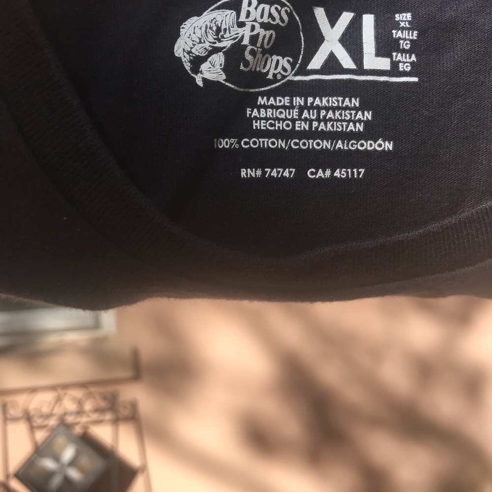 Bass Pro Shops Black Tee Size XL